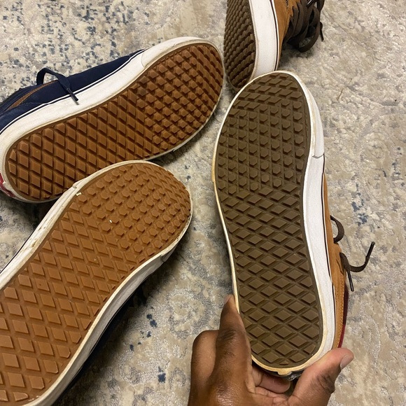 2 vans ski hi for a cool deal. Size 10.5 each. Brown and black - Picture 4 of 5